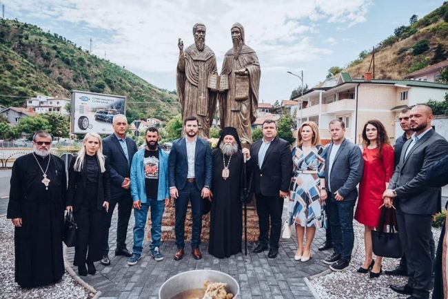 Sv Kiril i Metodij-Spomenik-01